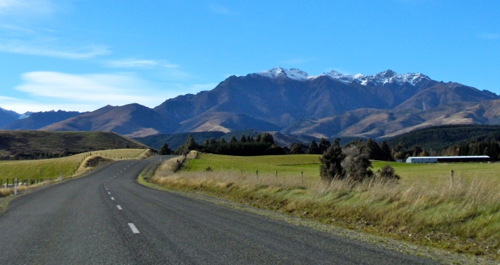 Lake Monowai Road nearing the intersection with Blackmount Redcliff Road.